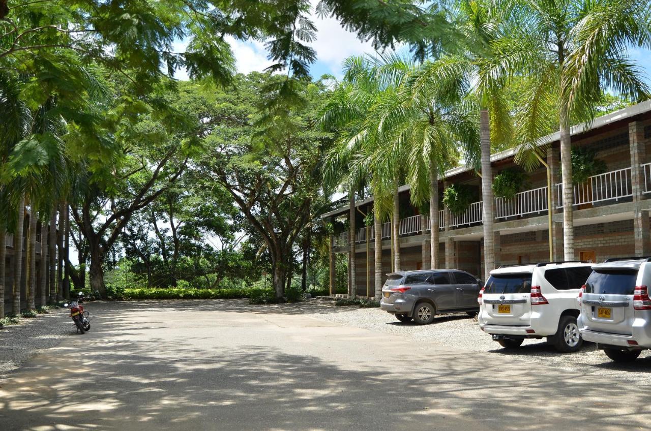 Hosteria Horizontes Caucasia Exterior photo