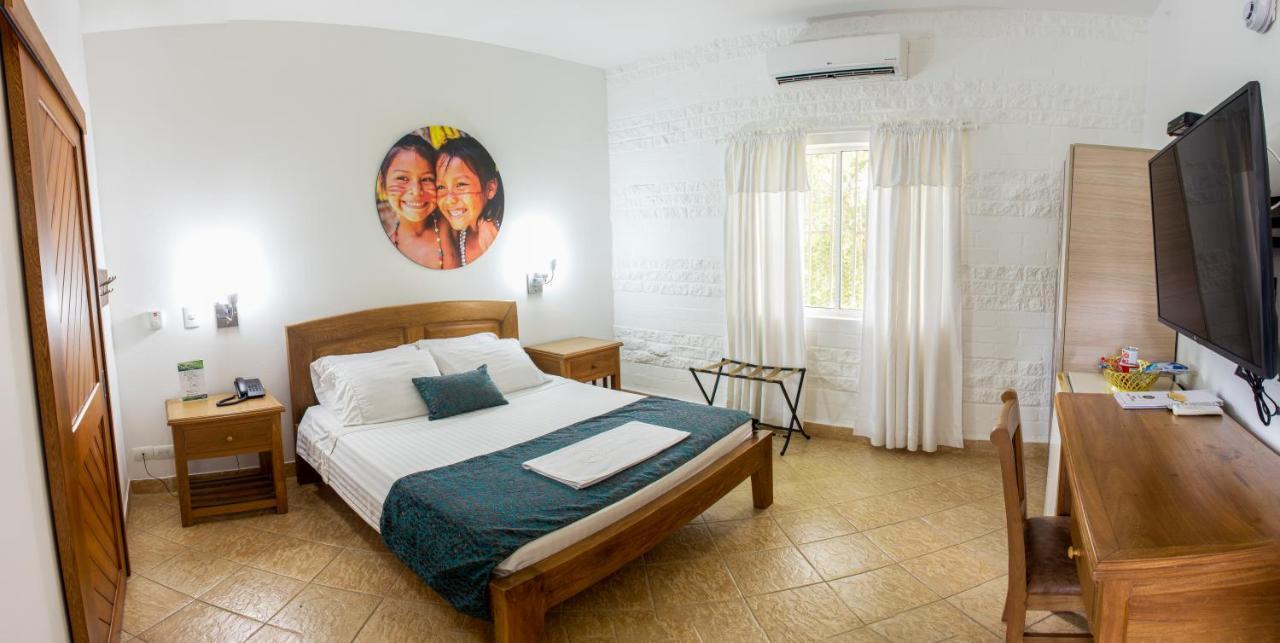 Hosteria Horizontes Caucasia Exterior photo